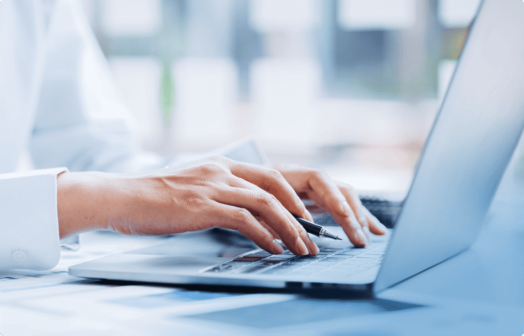 タイピングをしている様子